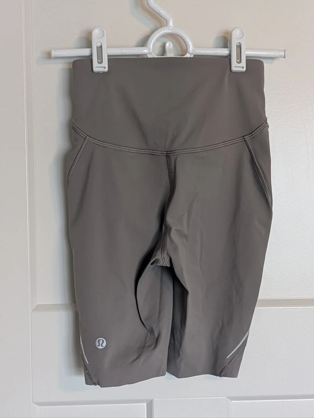 Lululemon Base Pace Reflective 8